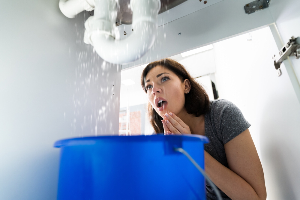 plumbing emergency Toronto, when to call an emergency plumber, emergency plumbing situations, burst pipe emergency, sewer backup emergency